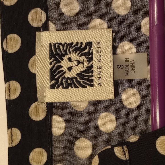 NWOT Anne Klein polka dot quarter button long sleeve blouse, size small - Picture 5 of 6